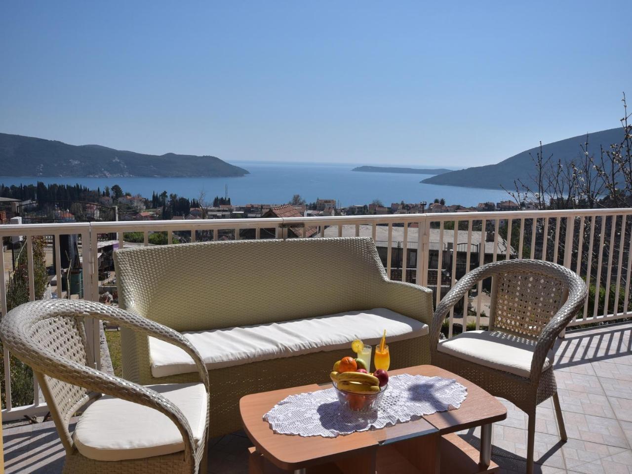 Apartments Popadic With Parking Herceg Novi Esterno foto